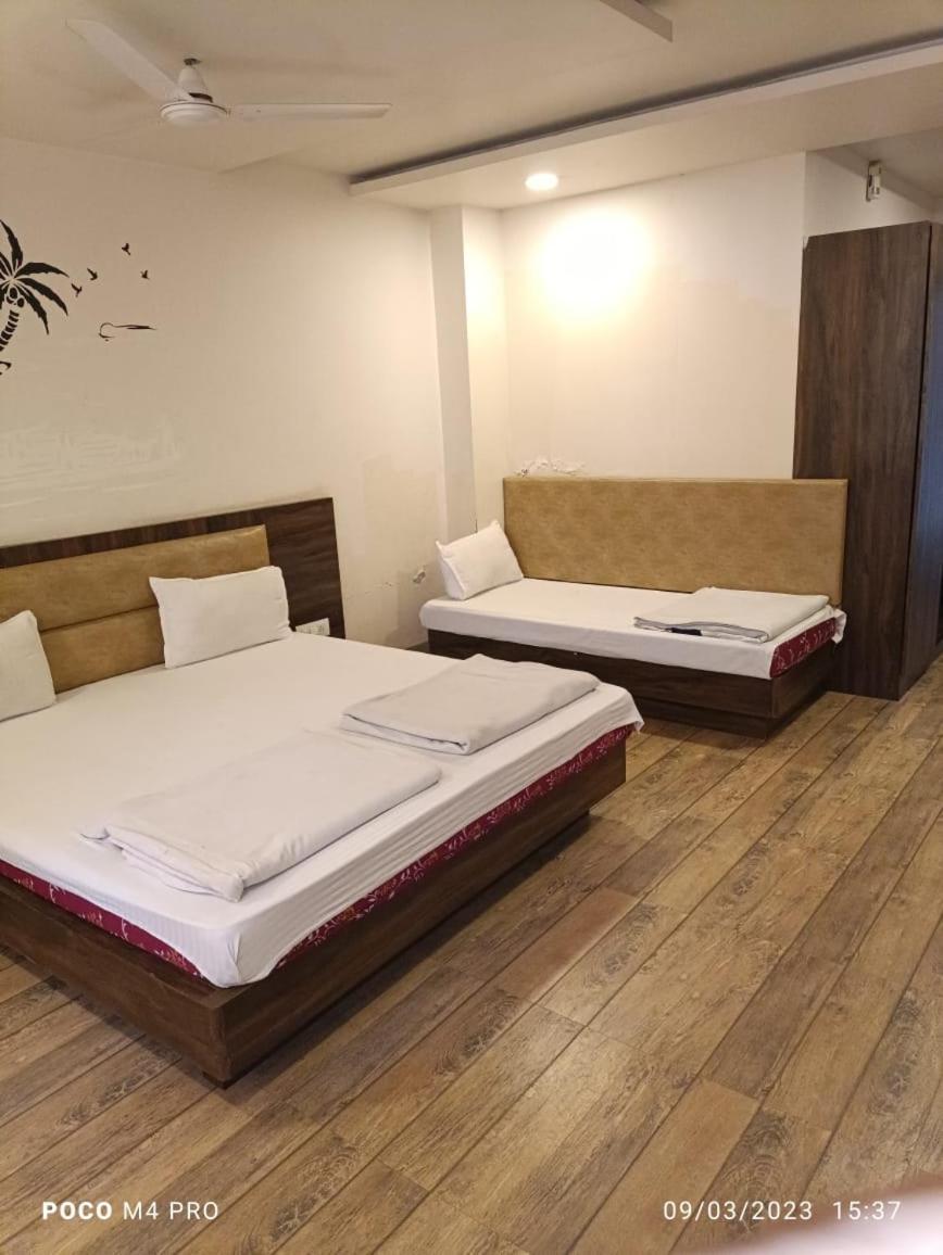 Hotel Shri Vardhan Ujjain Exteriör bild