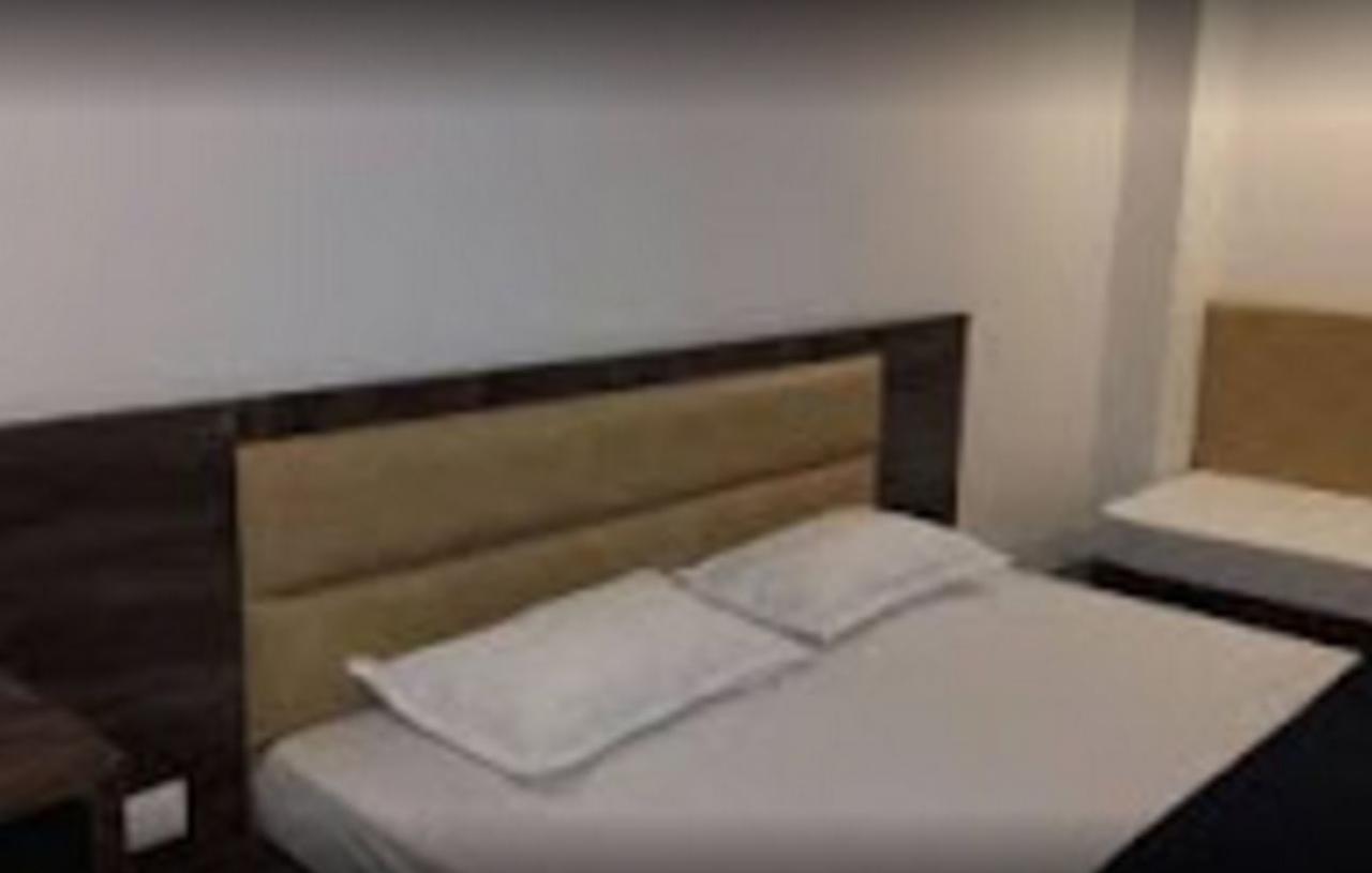 Hotel Shri Vardhan Ujjain Exteriör bild
